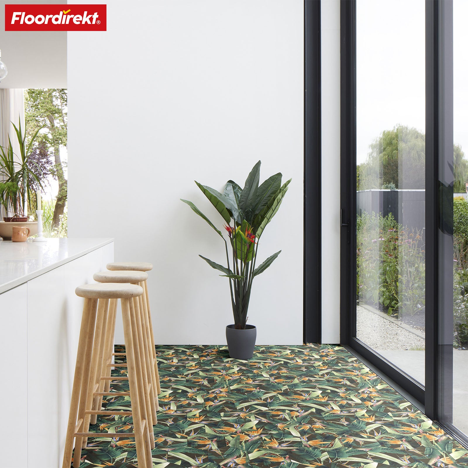 Revêtement de sol 3D CV | Strelitzia 536M | Revêtement de sol en vinyle au design tropical avec un aspect carrelage réaliste