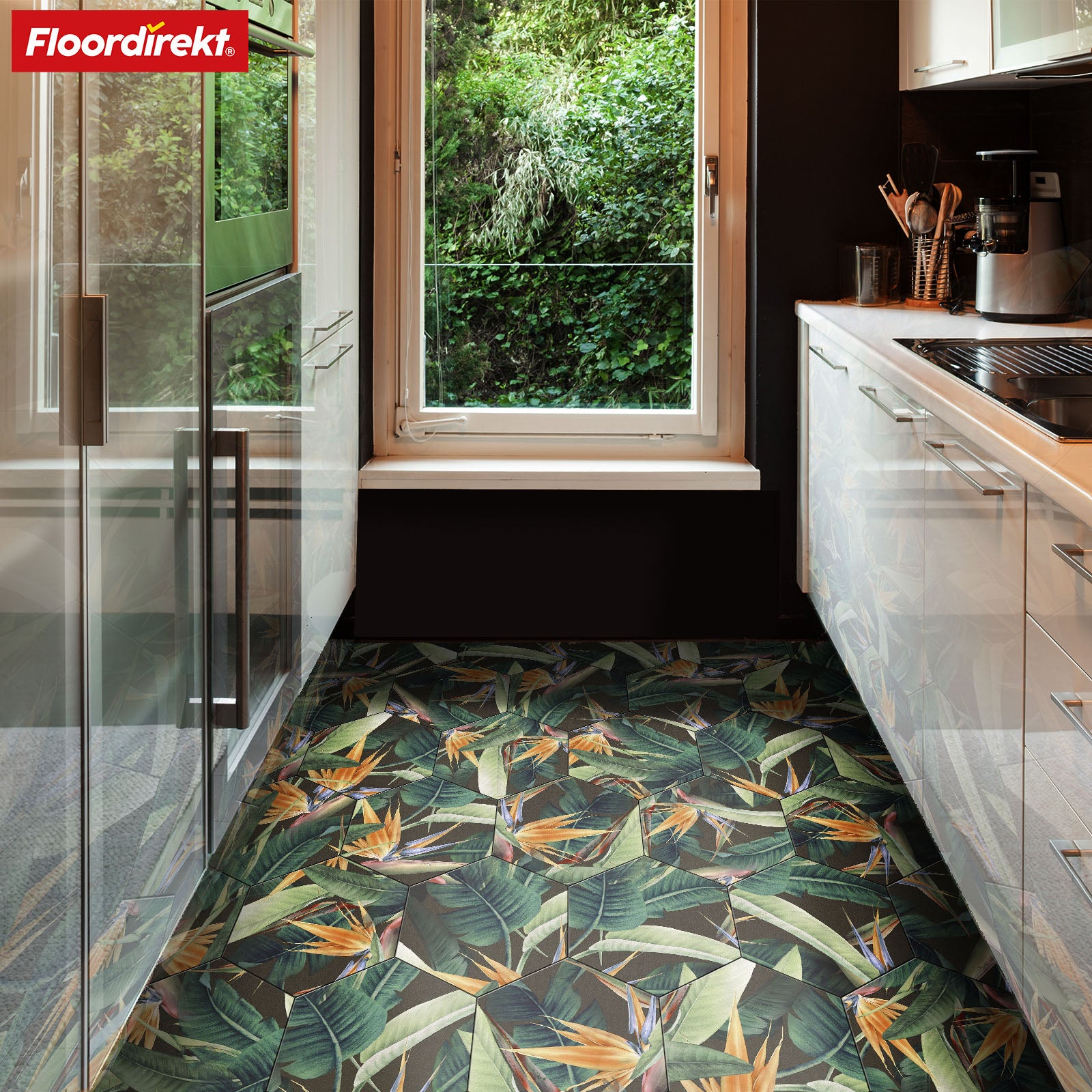 Revêtement de sol 3D CV | Strelitzia 536M | Revêtement de sol en vinyle au design tropical avec un aspect carrelage réaliste